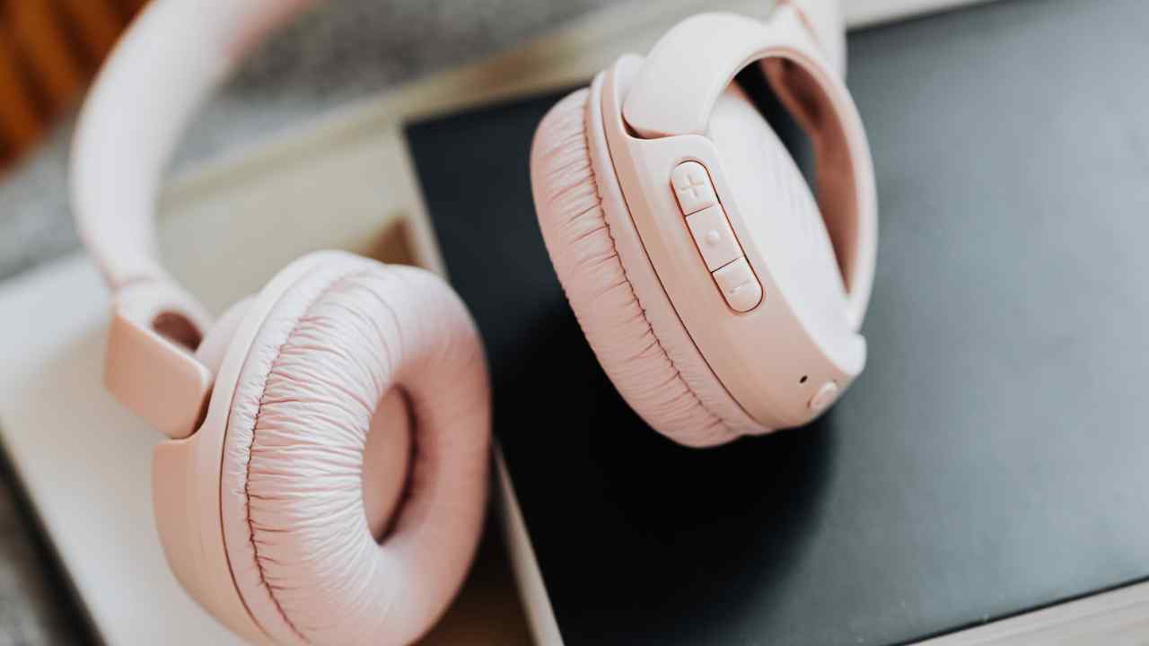 Wireless Headphones pink